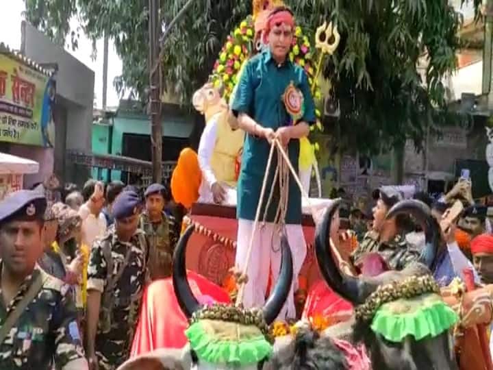 Maha Shivratri 2022: भोलेनाथ की भक्ति में रमे दिखे नित्यानंद राय, बैलगाड़ी पर सवार होकर शिव की बारात में हुए शामिल Nityanand Rai was seen in the devotion of Bholenath, joined Shiva's procession riding on a bullock cart ann Maha Shivratri 2022: भोलेनाथ की भक्ति में रमे दिखे नित्यानंद राय, बैलगाड़ी पर सवार होकर शिव की बारात में हुए शामिल