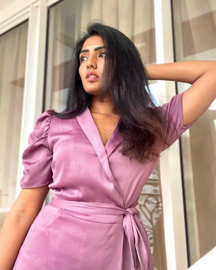 ఎప్పటికప్పుడు ఫోటోషూట్ లో పాల్గొంటూ వాటిని అభిమానులతో పంచుకుంటుంది. (Courtesy : Eesha Rebba Instagram)