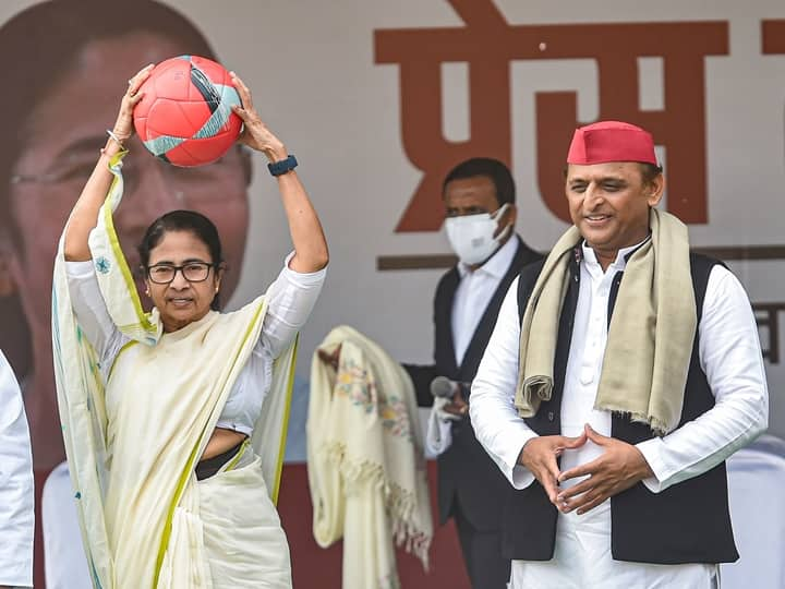 UP Election: Mamata Banerjee Shown Black Flags By Hindu Yuva Vahini During Varanasi visit watch video UP Election: Mamata Banerjee Shown Black Flags By Hindu Yuva Vahini During Varanasi visit