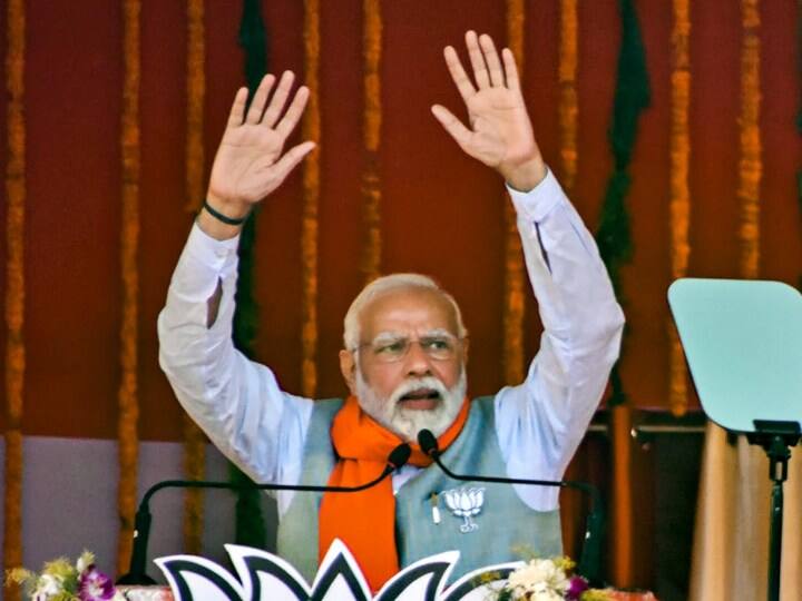 UP Election 2022 PM Narendra modi says due to India rising strength we are able to safely evacuate indians stuck in Ukraine UP Election 2022: सोनभद्र में पीएम मोदी की रैली, जानें यूक्रेन से भारतीयों की निकासी पर क्या बोले?