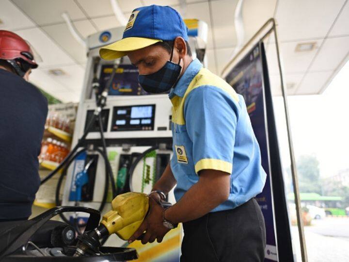 Fuel Prices Hike Fourth Time In Five Days Now Risen By Rs. 3.20 Hike Due To Ukraine And Russia War Behind Price Hike In International Market Fuel Prices Hiked For Fourth Time By 80 Paise Per Litre, Gadkari Says Russia-Ukraine Conflict Responsible