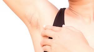follow these steps to get rid of dark underarms Dark UnderArms : அக்குளில் உள்ள கருமையை நீக்கி இயல்பான கலர் வரணுமா? இதை மட்டுமே செய்யுங்க போதும்..