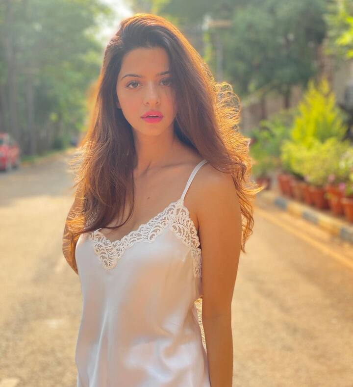 వేదిక ఫొటోలు - Image Credit: Vedhika/Instagram