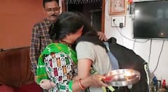 યુક્રેનથી યુવતી પાદરા ઘરે પહોંચતાં ખુશીનો માહોલ, જુઓ કેવા સર્જાયા દ્રશ્યો?