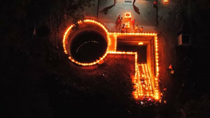 पुणे जिल्ह्यातील श्री पद्मावती मंदिराच्या विहिर देखील आकर्षक अशा दिव्यांनी सजविण्यात आली आहे.