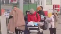 Kyiv से बाहर निकले छात्रों ने सुनाई आपबीती- '9 घंटे ट्रेन में खड़े रहकर किया सफर'