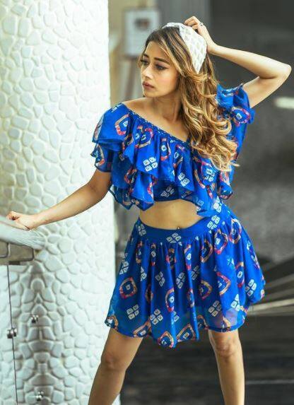 તે ફોટોશૂટમાં ટીના બંધ લાઈટમાં બોલ્ડ પોઝ આપતી જોવા મળી હતી.