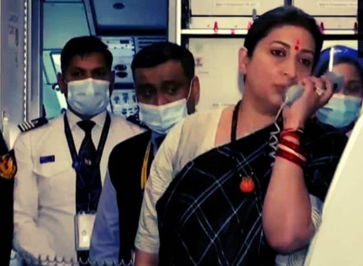 Smriti Irani Welcomes Indians Evacuated From Ukraine, Addresses Them In Regional Languages | Watch Video Smriti Irani Welcomes Indians Evacuated From Ukraine, Addresses Them In Regional Languages | Watch Video