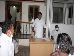 டிடிவி, சசிகலா மீண்டும் இணைய வேண்டும்.. புயலை கிளப்பும் தேனி அதிமுகவினர்..!