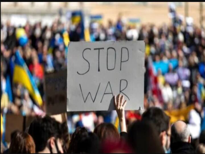 Russia Ukraine War Russian opposition leader Alexei Navalny calls for nationwide anti-war protests Ukraine Russia War: रूस में यूक्रेन के खिलाफ जंग का विरोध, विपक्षी नेता ने लोगों से की ये अपील