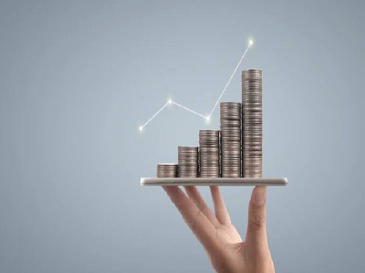 इसके साथ ही पब्लिक प्रॉविडेंट फंड (PPF), सुकन्या समृद्धि योजना (SSY) आदि में भी इस वित्त वर्ष के पैसे डालने का यह आखिरी मौका है. अगर आपने पूरे साल में PPF, NPS, SSY में पैसा नहीं डाला है तो जरूर डाल दें. वरना आपका अकाउंट इनएक्टिव हो जाएगा.(PC: Freepik)