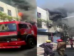Narela Fire News: दिल्ली के नरेला में प्लास्टिक चटाई बनाने वाली फैक्ट्री में लगी आग, दमकल की 22 गाड़ियां आग बुझाने में जुटीं