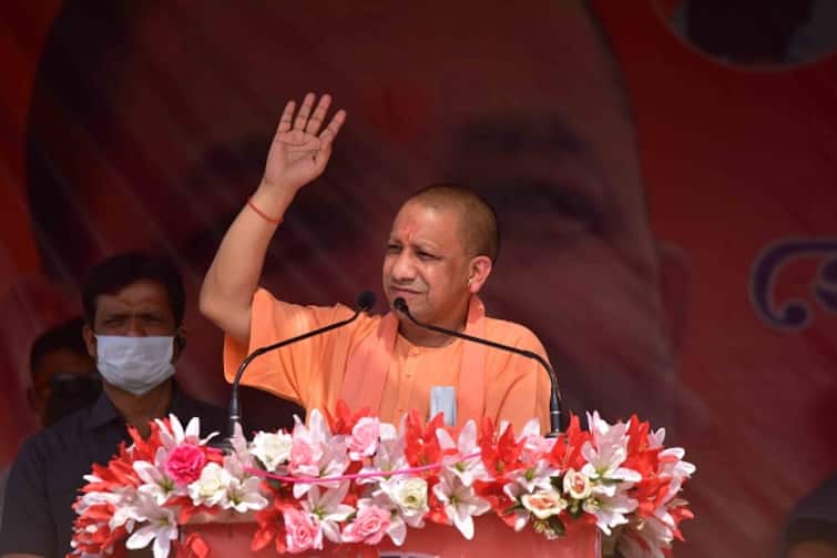 Uttar Pradesh Assembly Election 2022 CM Yogi Adityanath hits out at Samajwadi Party UP Election 2022:  'विपक्षियों के पैरों की जमीन खिसकती नजर आ रही है', जौनपुर में बोले सीएम योगी