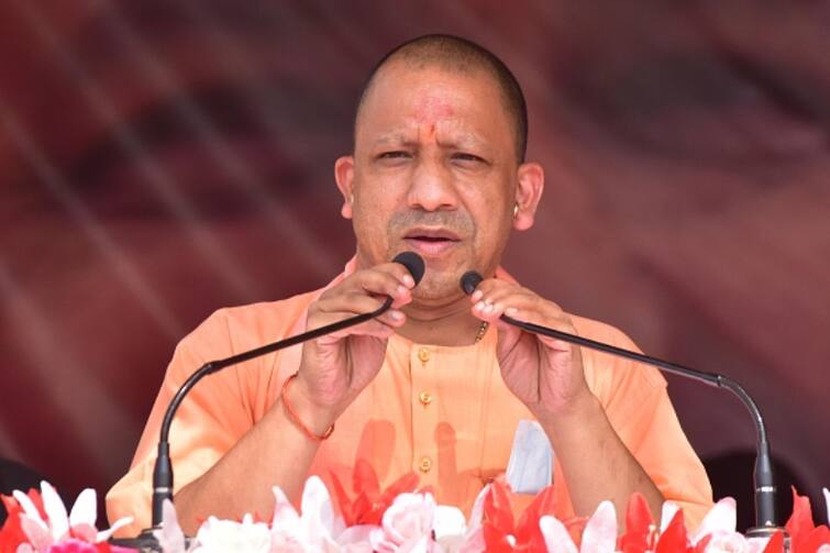 UP Election 2022 CM Yogi Adityanath hits out at Samajwadi Party and BSP UP Election 2022: 'पहले सपा के गुर्गे और बहन जी का हाथी राशन खा जाते थे', योगी आदित्यनाथ का सियासी वार