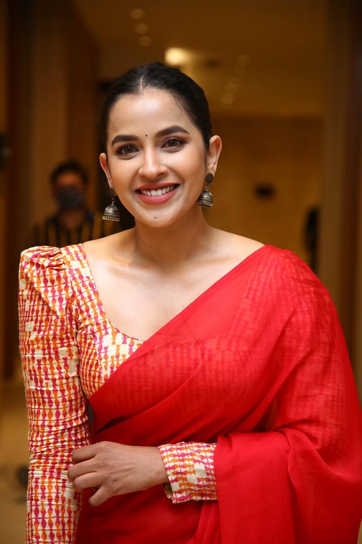 'సెబాస్టియన్ పీసీ 524' చిత్రకథలో కోమలీ ప్రసాద్ పాత్ర కీలకమని చిత్రబృందం అంటోంది.