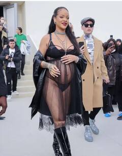 ਬਲੈਕ ਬਿਕਨੀ 'ਚ ਰਿਹਾਨਾ ਨੇ ਫਲਾਂਟ ਕੀਤਾ ਬੇਬੀ ਬੰਪ, ਪੌਪ ਸਿੰਗਰ ਦਾ ਫੈਸ਼ਨ ਦੇਖ ਖੁੱਲ੍ਹ ਜਾਣਗੀਆਂ ਅੱਖਾਂ