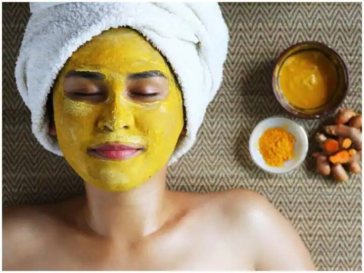 health tips these problems are removed by applying turmeric on the face Skin Care Tips : चेहऱ्यावर हळद लावल्याने 'या' समस्या होतील दूर