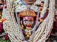 Ujjain Mahakaleshwar Temple: भगवान महाकाल ने दिए दूल्हे के रूप में दर्शन, आज दोपहर में होगी भस्म आरती, जानें क्या है खास मान्यता