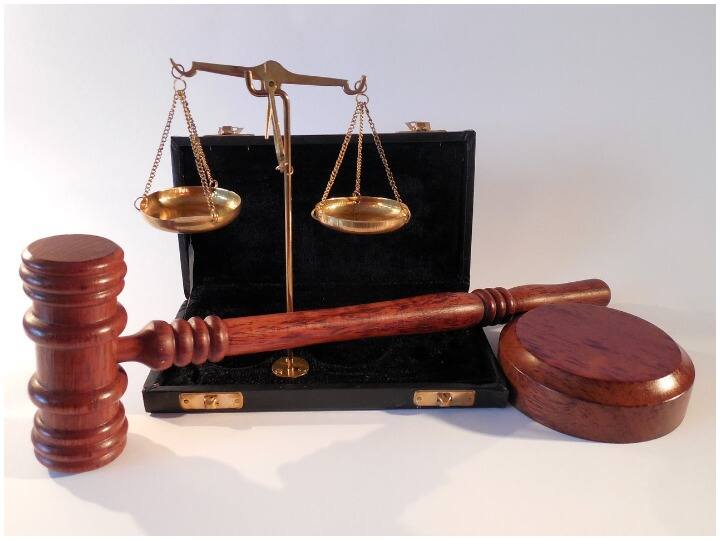 पटना हाईकोर्ट ने बारहवीं पास कैंडिडेट्स के लिए कई पदों पर भर्ती निकाली है. इन भर्तियों के लिए आवेदन प्रक्रिया फिलहाल शुरू नहीं हुई है पर जल्द ही इन पदों के लिए अप्लाई किया जा सकता है. इस रिक्रूटमेंट प्रक्रिया के माध्यम से कुल 159 पदों को भरा जाएगा. ये पद स्टेनोग्राफर और कंप्यूटर ऑपरेटर कम टाइपिस्ट के हैं. वे कैंडिडेट्स जो इन पदों के बारे में डिटेल में जानकारी पाना चाहते हैं वे पटना हाईकोर्ट की आधिकारिक वेबसाइट पर जा सकते हैं.