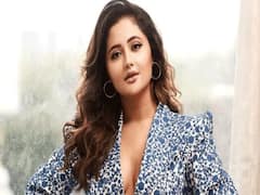 डीपनेक ड्रेस पहन रश्मि देसाई ने मचाई सनसनी, सिजलिंग लुक से फैंस के लिए नजरें हटा पाना मुश्किल