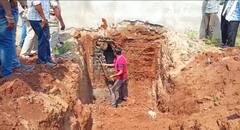 Chhattisgarh: पांच महीने से लापता शख्स की सेप्टिक टैंक में मिली लाश, निकालने के लिए बुलानी पड़ी JCB