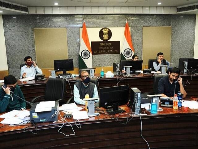 Government of India set up control rooms in countries joining with Ukraine marathi news Ukraine-Russia War : युक्रेनमध्ये अडकलेल्या भारतीयांसाठी आता कंट्रोल रूम सक्रिय, 24 तास कॉल करू शकता