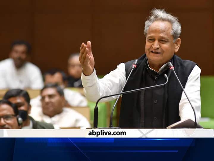 CM Ashok Gehlot said Recruitment of teachers is our priority instructed education department Rajasthan News: सीएम अशोक गहलोत बोले- शिक्षकों की भर्ती हमारी प्राथमिकता, शिक्षा विभाग को दिए ये निर्देश