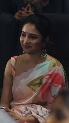 Actress Priyanka Mohan: கன்னம் சுருங்கிட நீயும்... நடிகை ப்ரியங்கா மோகனின் லேட்டஸ்ட் க்ளிக்ஸ்