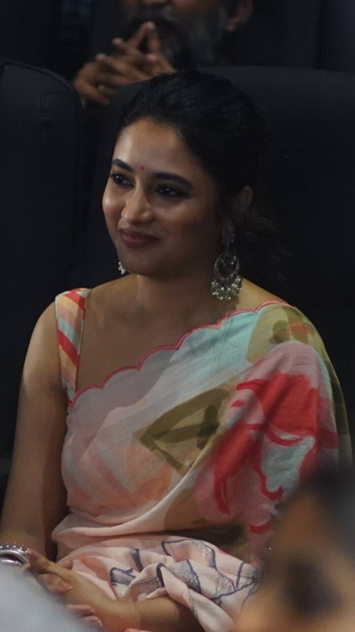 அடிவானில் பணியாது போகும் இவன் கடிவாளம் அணியாத மேகம்