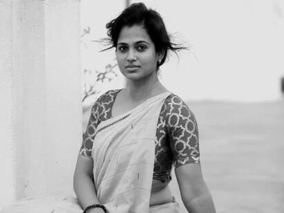 Ramya Pandian photoshoot video stuns in red outfit- Watch Video Watch Video: சோஷியல் மீடியாவில் ஹிட்டடிக்கும் ரம்யா பாண்டியனின் இன்ஸ்டாகிராம் வீடியோ..
