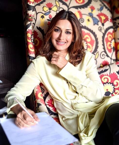 বলিউডের অন্যতম জনপ্রিয় অভিনেত্রী সোনালি বেন্দ্রে। কাজ করেছেন শাহরুখ খান, আমির খান এবং বলিউডের প্রথম সারির অভিনেতাদের সঙ্গে। তাঁর সম্পর্কে জেনে নেওয়া যাক অজানা কিছু তথ্য।