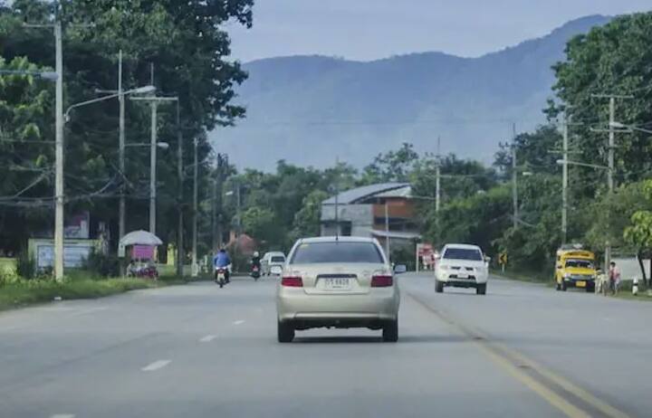 ਜਦੋਂ ਤੁਸੀਂ ਕਰੂਜ਼ ਕੰਟਰੋਲ ਬਟਨ ਦਬਾਉਂਦੇ ਹੋ, ਇਹ ਚਾਲੂ ਹੋ ਜਾਂਦਾ ਹੈ ਅਤੇ ਜਦੋਂ ਤੁਸੀਂ ਉਹੀ ਬਟਨ ਦੁਬਾਰਾ ਦਬਾਉਂਦੇ ਹੋ, ਤਾਂ ਇਹ ਬੰਦ ਹੋ ਜਾਵੇਗਾ।