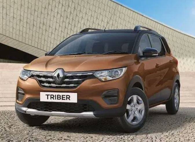 रेनो ट्रायबर : रेनो ट्रायबरची सुरुवातीची किंमत 5.53 लाख रुपये (एक्स शोरुम) आहे. ही कार 9 व्हेरिएंटमध्ये उपलब्ध आहे. Renault Triber मध्ये 999cc पेट्रोल इंजिन असून जे 50kW (68Ps) @ 5000 rpm पॉवर आणि 104nm @ 4000 rpm पीक टॉर्क जनरेट करतं. ही देखील 7 सीटर कार आहे. ही कार मॅन्युअल आणि ऑटोमॅटिक अशा दोन्ही ट्रान्समिशनसह येतं.