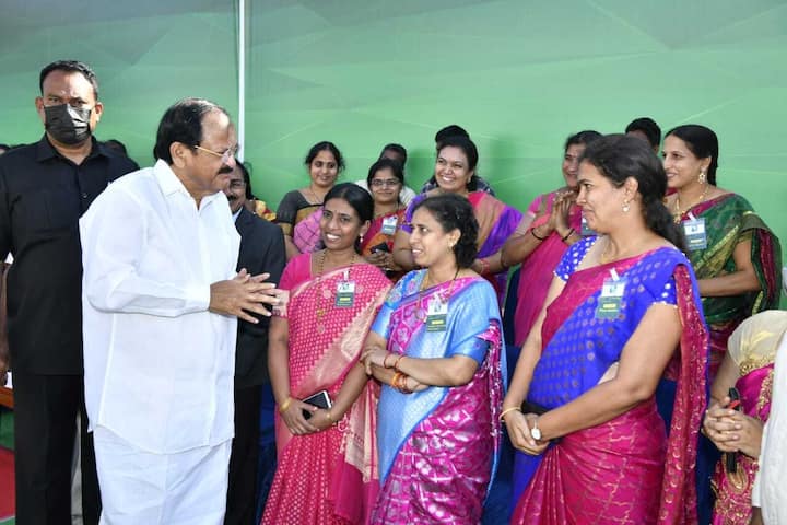 మానవసేవే మాధవసేవగా భావించి జీవితాన్ని ప్రజాసేవకే అంకితం చేసిన మహోన్నత దేశభక్తుడు పాటిబండ్ల సీతారామయ్య అని గుర్తు చేసిన వెంకయ్య