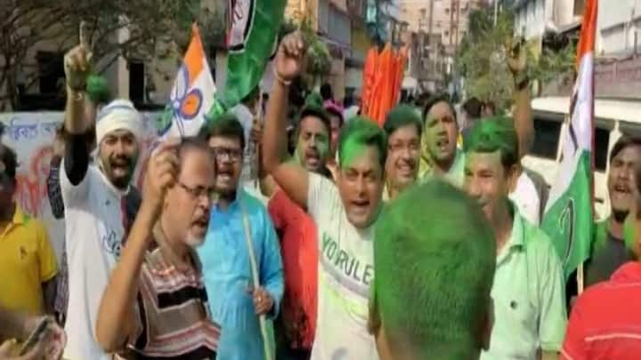 জয়ের জন্য দলকে অভিনন্দন মমতার। তাঁর কথায়, ‘আরও একটা বিপুল জয়ের জন্য সবাইকে কৃতজ্ঞতা জানাই।’—ফাইল চিত্র।