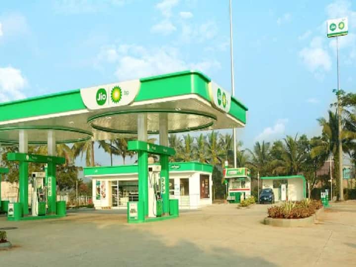 Mukesh ambani jio bp petrol pump dealership jio bp petrol pump how to become petrol pump dealer Petrol Pump Dealership: पेट्रोल पंप खोलने का शानदार मौका, चेक करें लोकेशन और अप्लाई करने का प्रोसेस