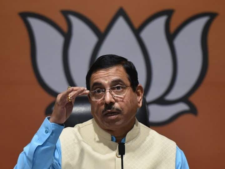 90% Of Indians Who Study Medicine Abroad Fail To Clear Qualifiers In India: Union Minister Pralhad Joshi 90% Of Indians Who Study Medicine Abroad Fail To Clear Qualifiers In India: Union Minister Pralhad Joshi