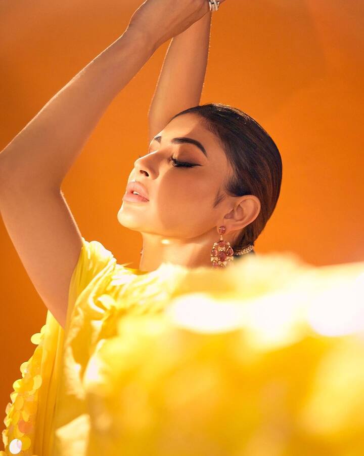 మౌనిరాయ్ ఫోటోలు -Image credit: MouniRoy/Instagram