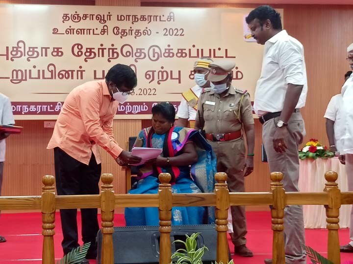 தலைவர் மீது ஆணை, தந்தை மீது ஆணை, வாழ்க வளமுடன், பாரத் மாதாகி ஜெ...! தஞ்சையில் பதவி பிரமாணம் எடுத்து கொண்ட கவுன்சிலர்கள்