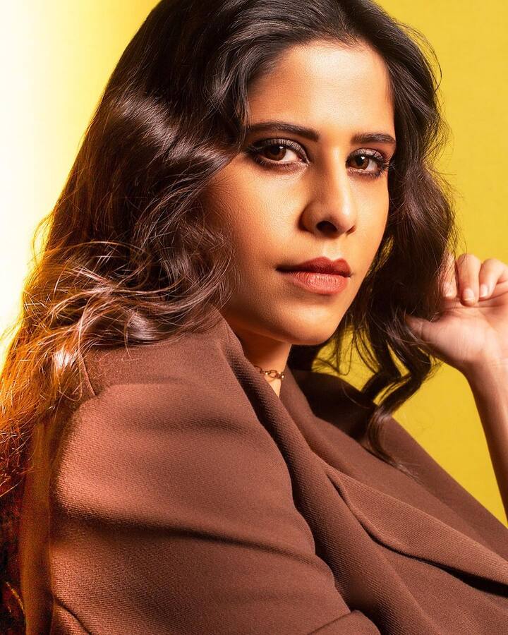 फॅन्स तिच्या या फोटोंववे WOW अश्या कमेंट्स करत आहेत. (Photo:@saietamhankar/IG)