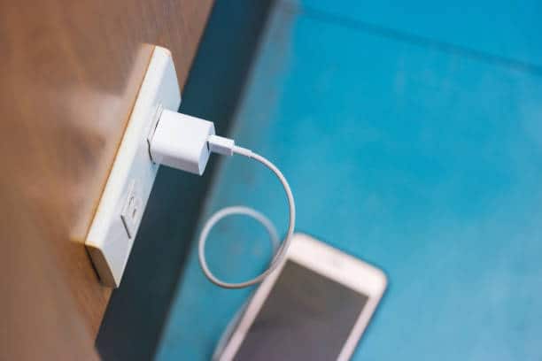 Smartphone Charging Tips: உங்கள் ஸ்மார்ட்ஃபோனை விரைவாக சார்ஜ் செய்ய வேண்டுமா? இதோ சில டிப்ஸ்...