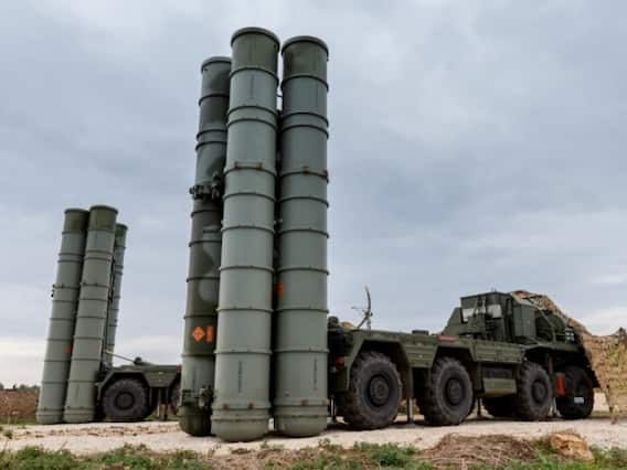 भारत को S-400 मिसाइल प्रणाली की आपूर्ति करेगा रूस, नहीं पड़ेगा प्रतिबंधों का असर: रूसी अधिकारी भारत को S-400 मिसाइल प्रणाली की आपूर्ति करेगा रूस, नहीं पड़ेगा प्रतिबंधों का असर: रूसी अधिकारी