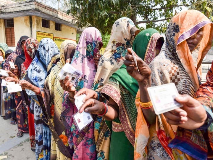 UP Election 2022: यूपी विधानसभा चुनाव के छठे चरण का मतदान समाप्त, शाम 5 बजे तक 53.31 फीसदी वोटिंग UP Assembly Election 2022 53.31 percent voting in sixth phase till 5 pm UP Election 2022: यूपी विधानसभा चुनाव के छठे चरण का मतदान समाप्त, शाम 5 बजे तक 53.31 फीसदी वोटिंग