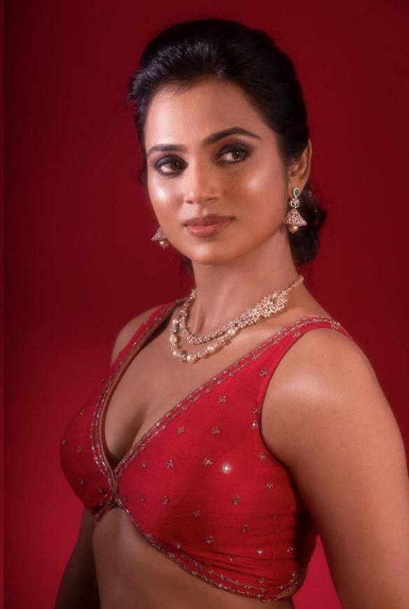 சின்ன பூக்கள் பாா்க்கையில் தேகம் பாா்த்த ஞாபகம்