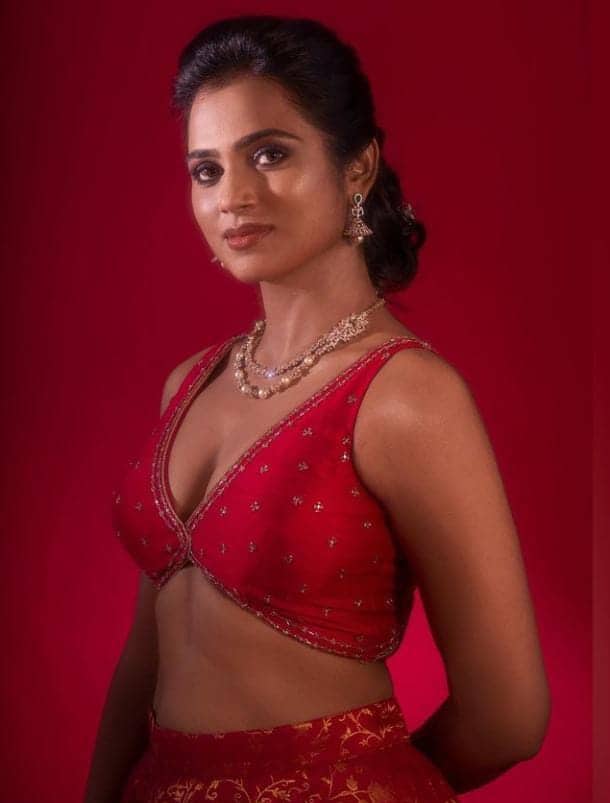 கண்ணுக்குள் நீ தான் கண்ணீாில் நீ தான் கண்மூடி