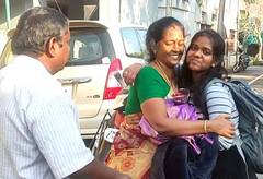 உக்ரைனில் இருந்து திருச்சிக்கு வந்த தமிழக மாணவர்கள் - ஆரத்தழுவி வரவேற்ற பெற்றோர்கள்