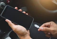 Smartphone Charging Tips: உங்கள் ஸ்மார்ட்ஃபோனை விரைவாக சார்ஜ் செய்ய வேண்டுமா? இதோ சில டிப்ஸ்...