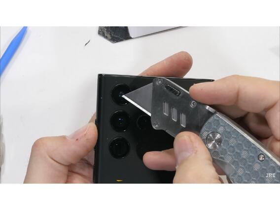 Samsung Galaxy S22 Ultra Passes JerryRigEverything's Test With Flying Colours Where OnePlus 10 Pro Failed Samsung Galaxy S22 Ultra Passes JerryRigEverything's Test With Flying Colours Where OnePlus 10 Pro Failed