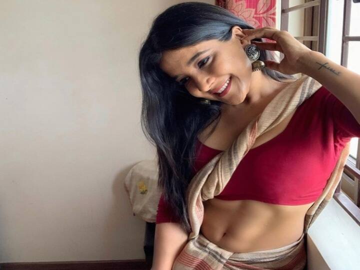 Sakshi Agarwal Dances for Kay Sera Sera Song, Shared video on Instagram - Watch Video Watch video: ஹாட் ரூட், சின்ன பட்ஜெட்டில் ஒரு ஊ அண்டாவா : ஹவ்வ ஹவ்வா சாக்‌ஷியின் புது ஃபார்முலா..
