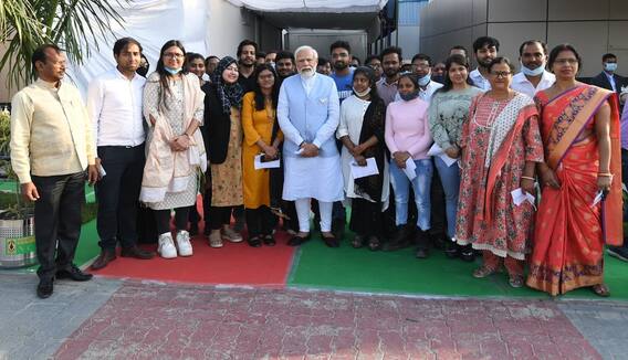 Varanasi 'ਚ PM Modi ਨੇ ਯੂਕਰੇਨ ਤੋਂ ਪਰਤੇ ਵਿਦਿਆਰਥੀਆਂ ਨਾਲ ਕੀਤੀ ਮੁਲਾਕਾਤ